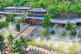 华人怀思堂建筑与水系